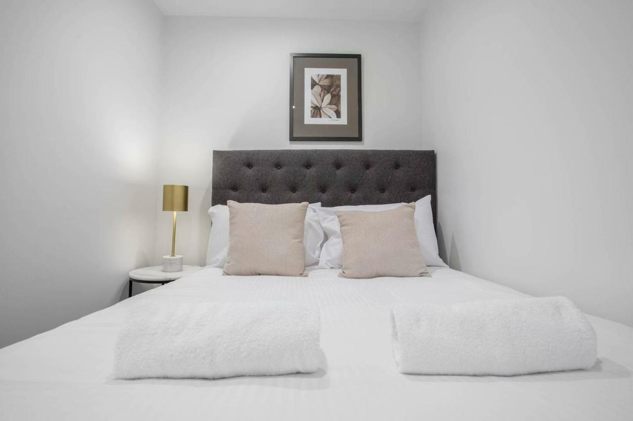 Living@best Location With 2 Beds In