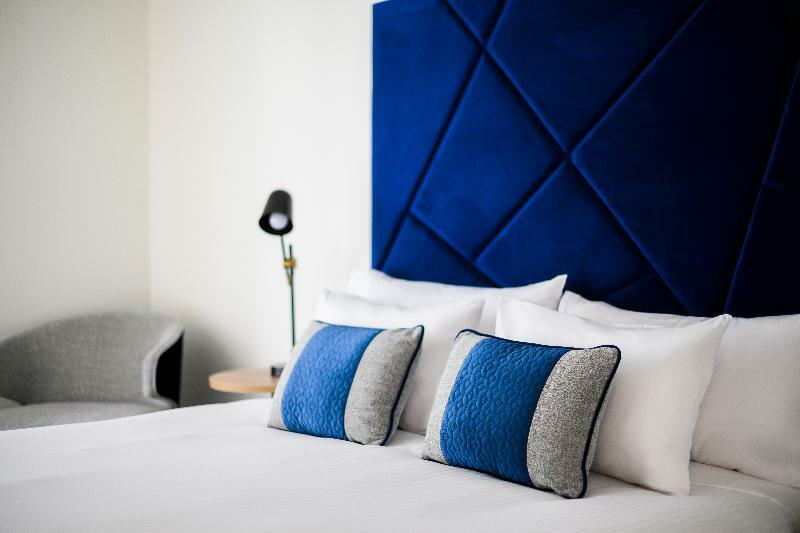 Brady Flinders Street 4*