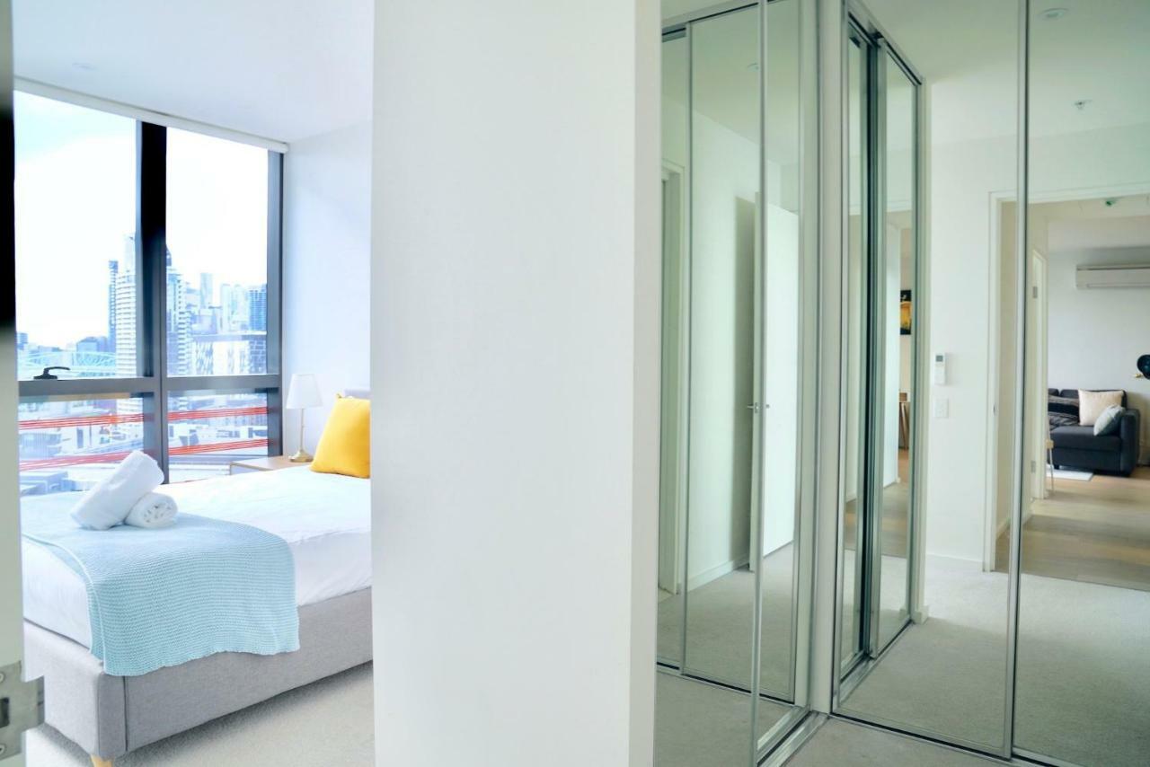 Pride Docklands Waterfront View Apartment