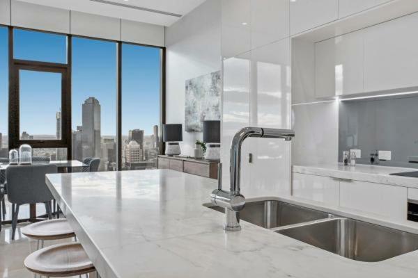 Experience Platinum Aparthotel Melbourne