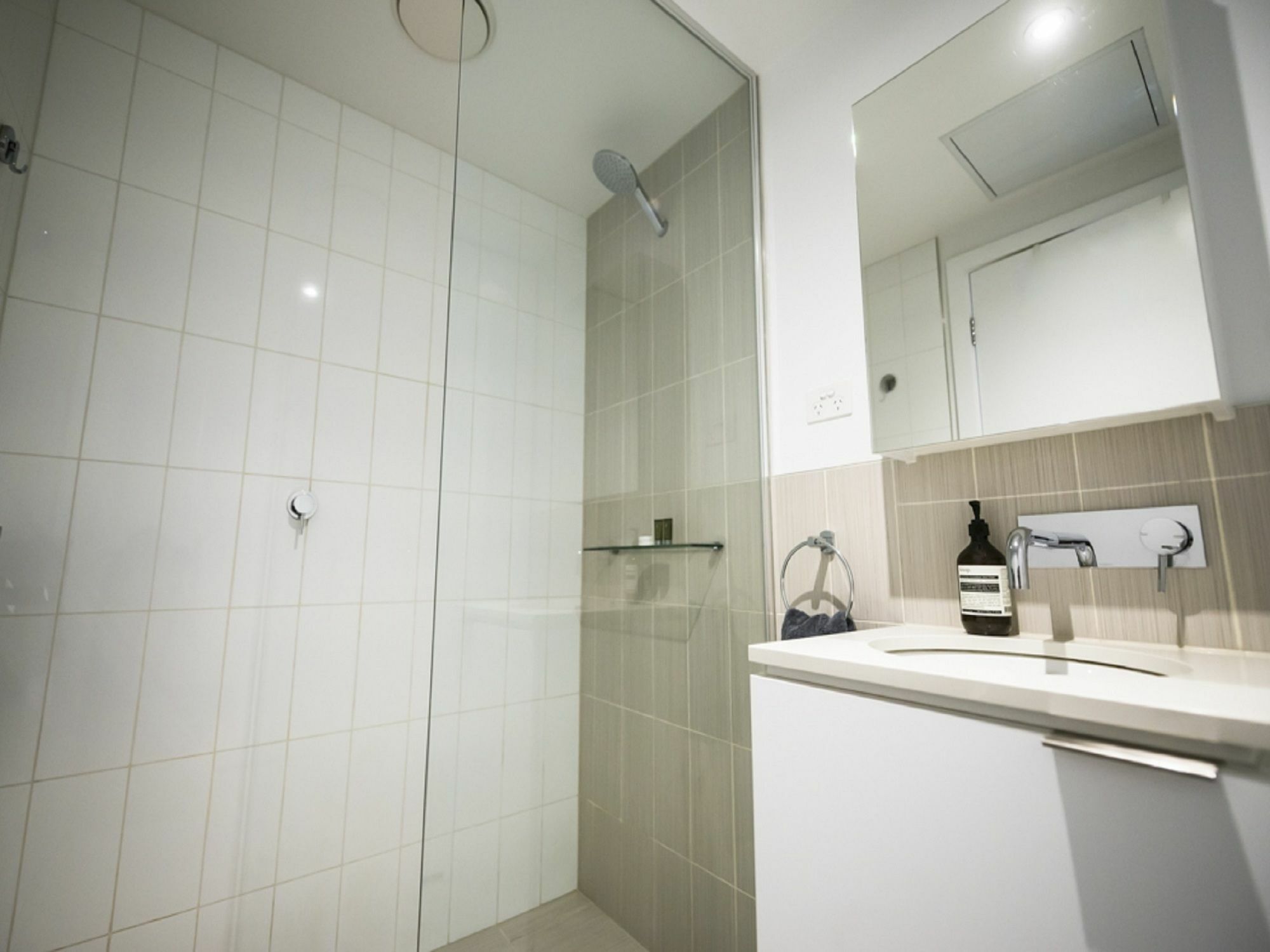 Apartment2C Metro Apartment *