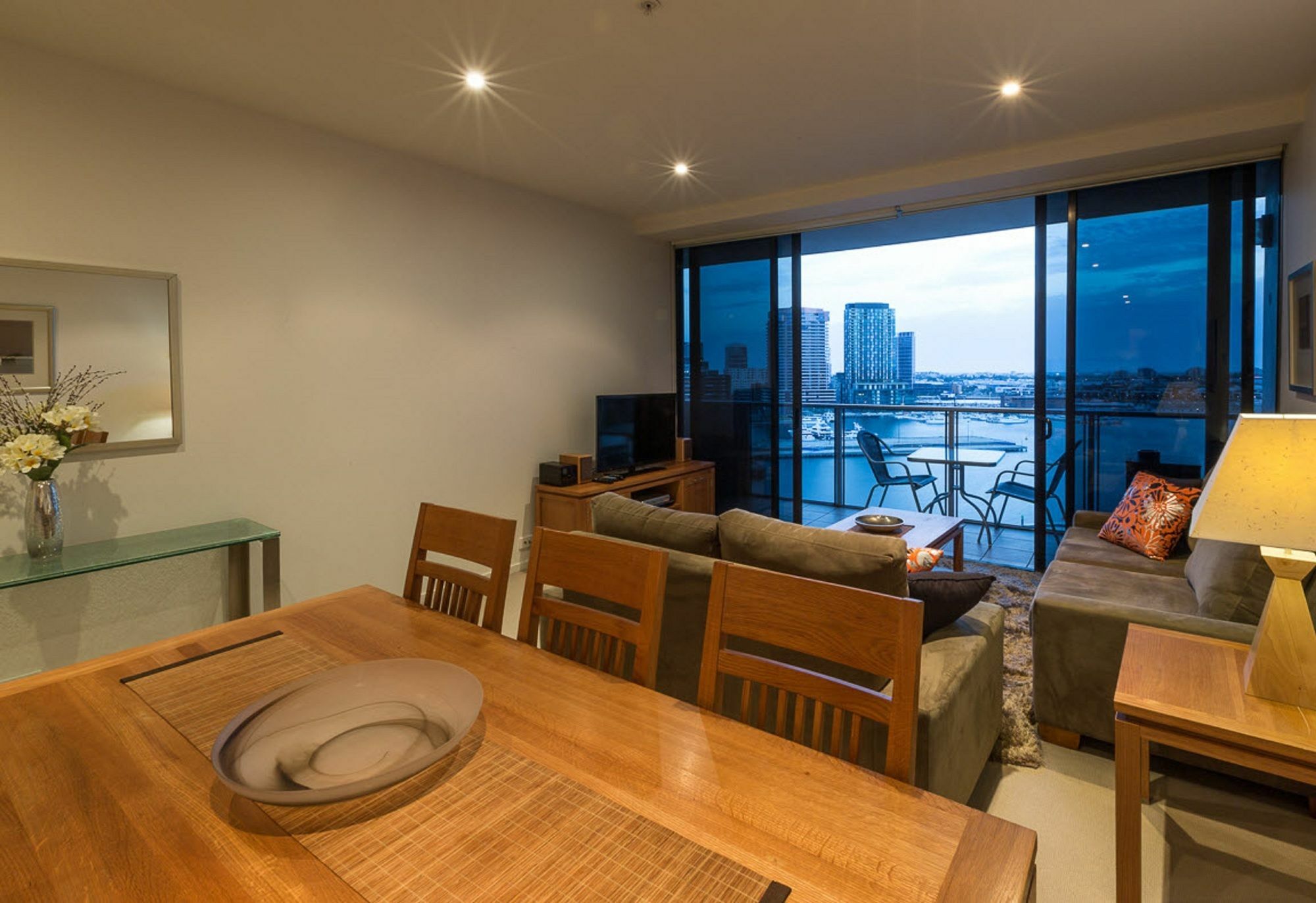Accent At Docklands Apartment *