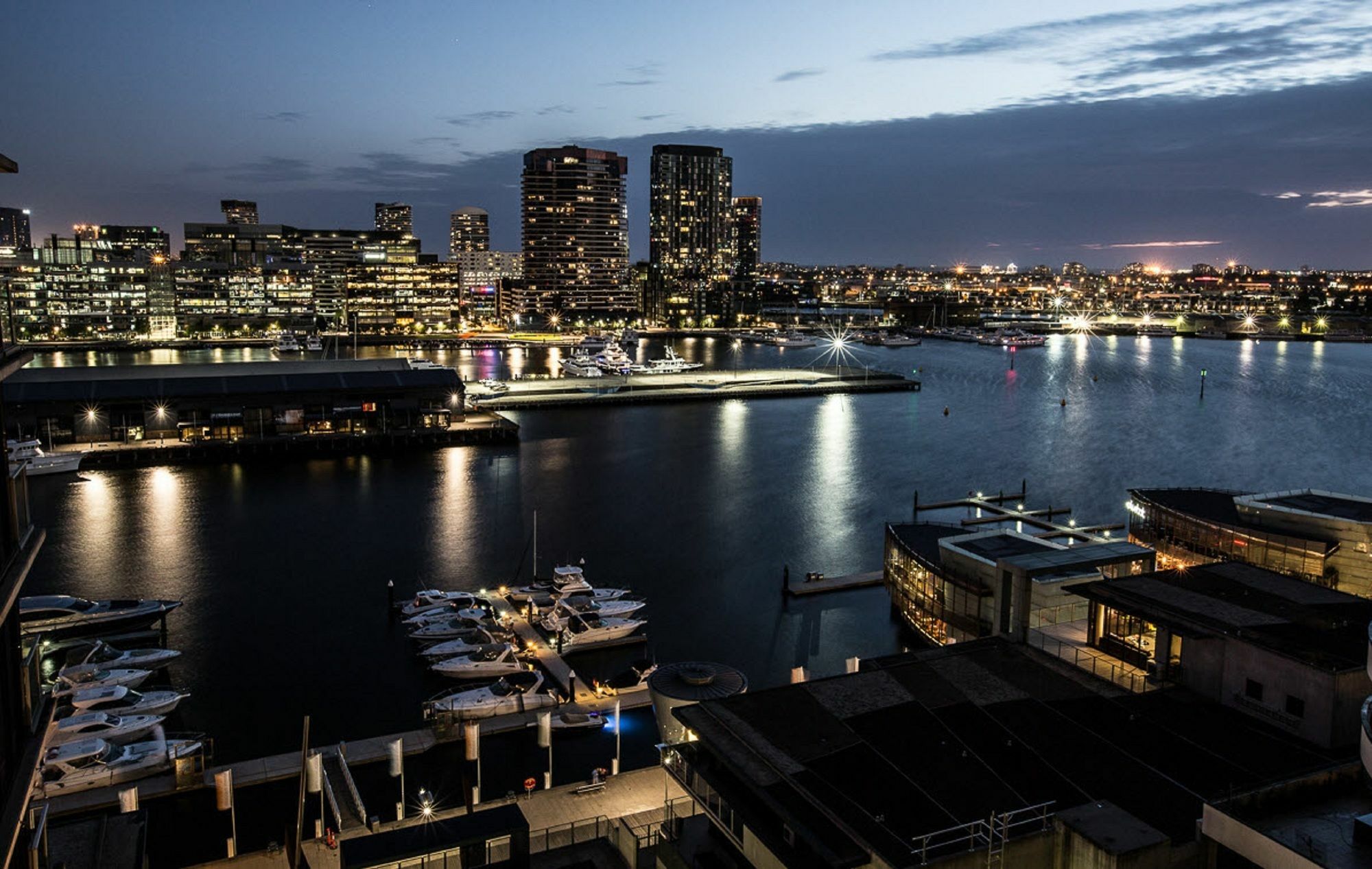 Accent At Docklands Apartment