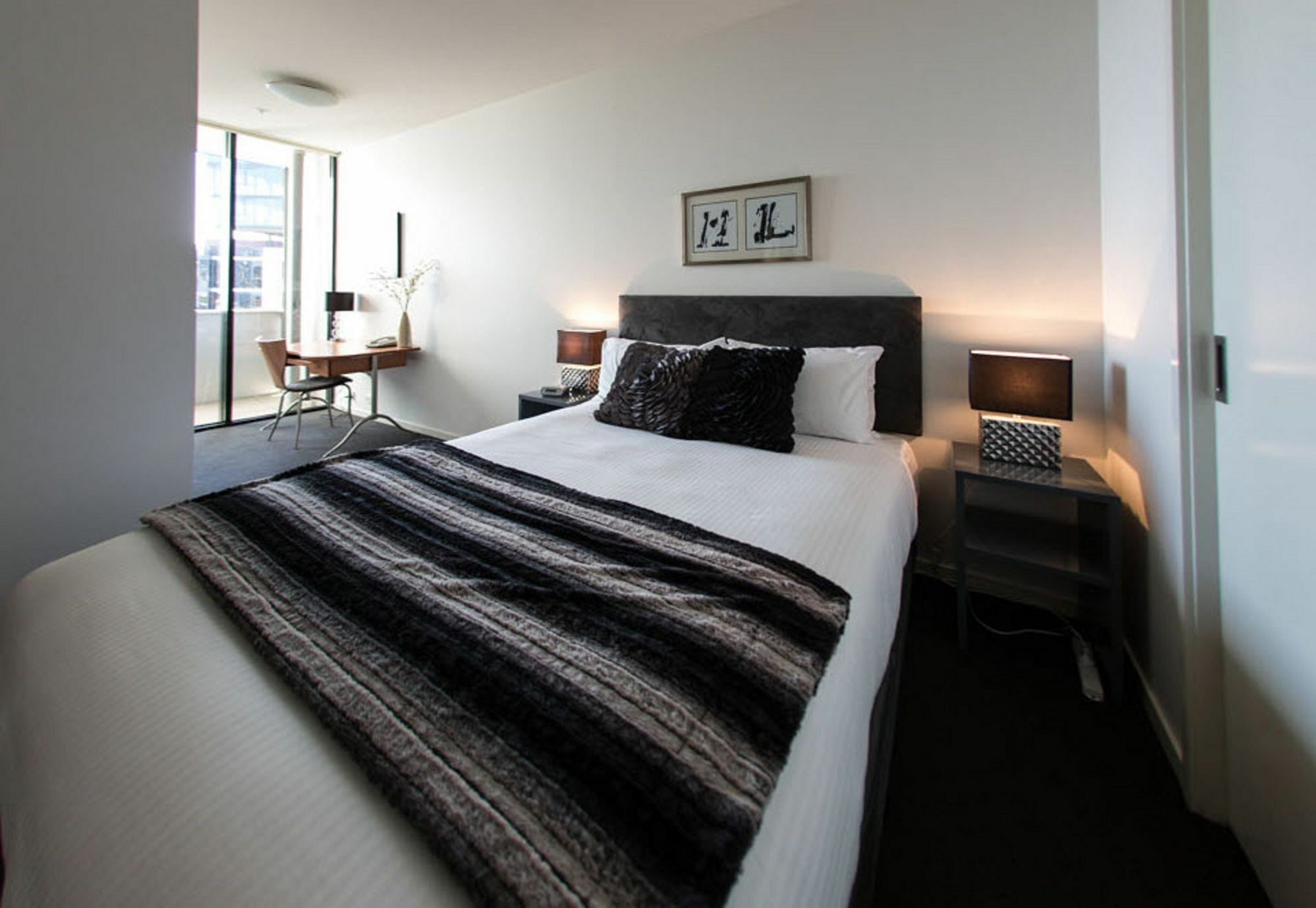 Accent At Docklands Apartment *