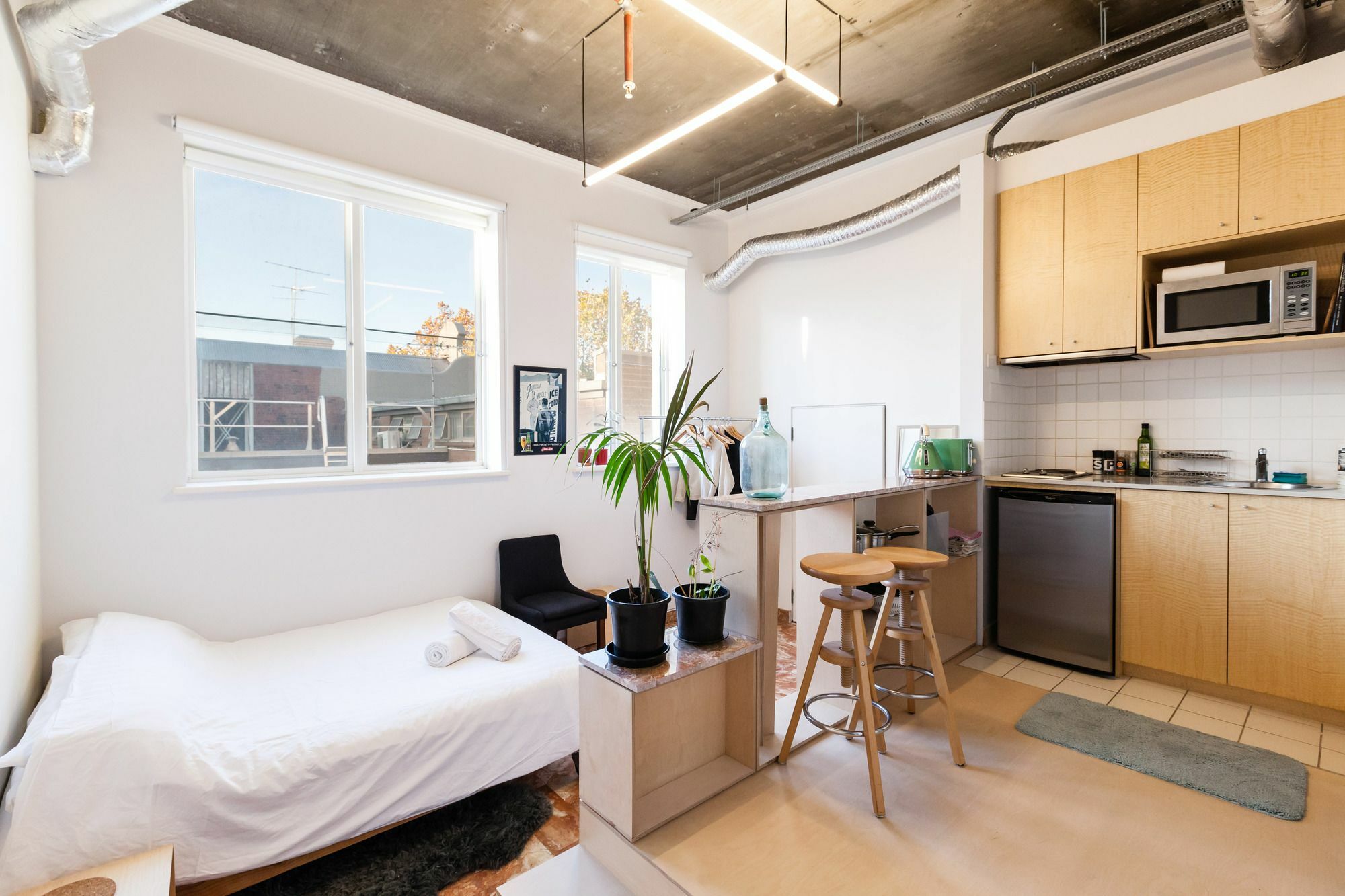 Lucinda, Carlton Apartment *