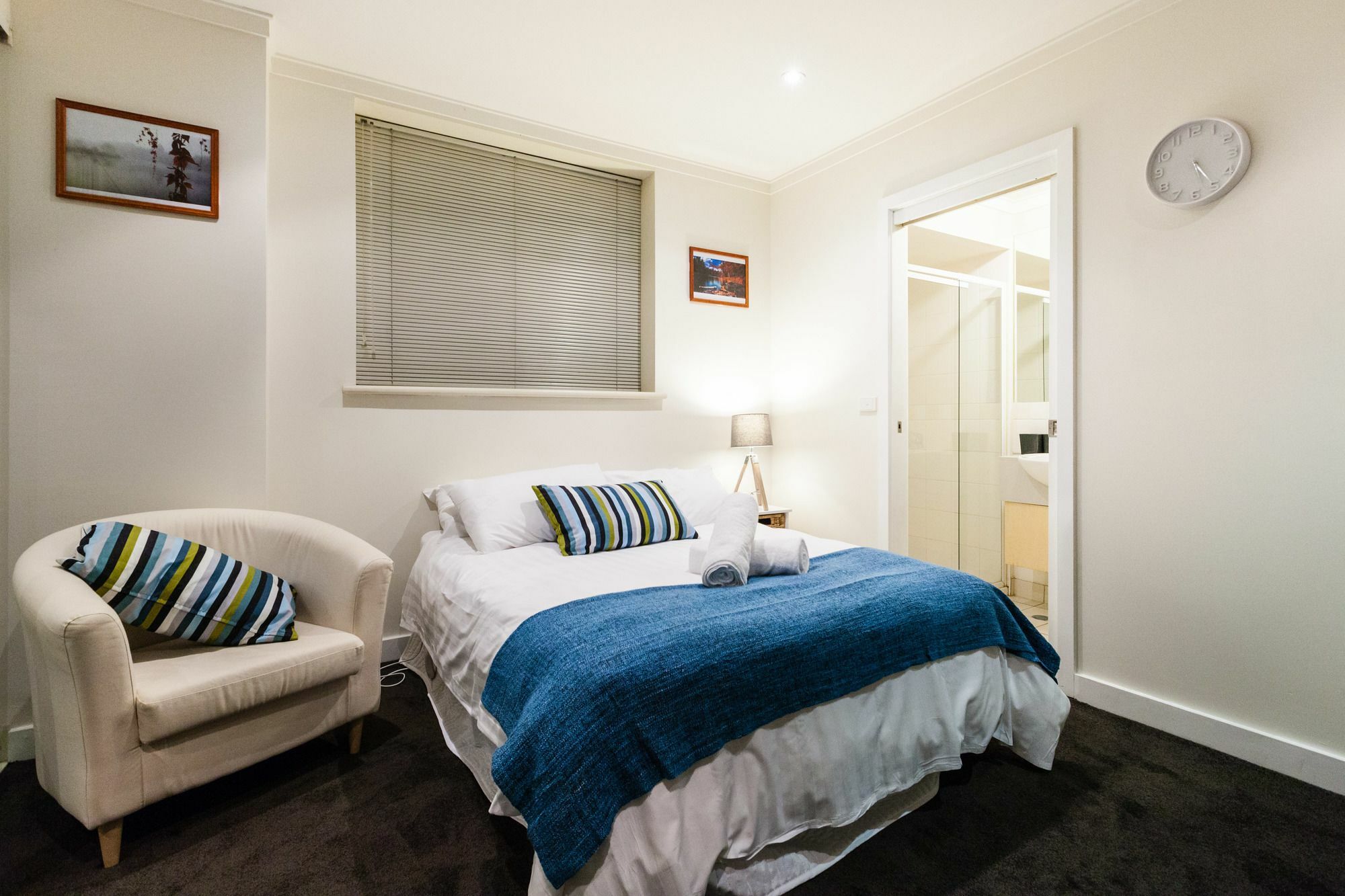 Molly, Carlton Apartment