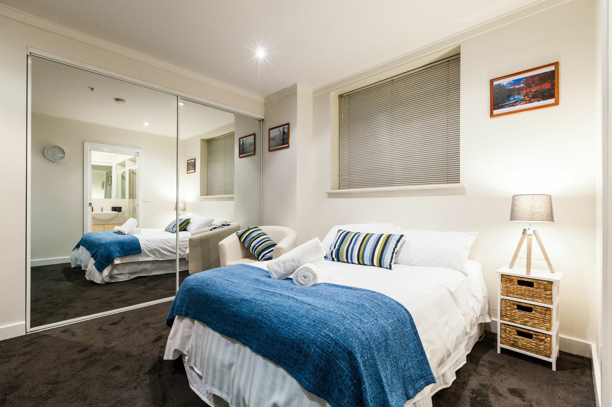 Molly, Carlton Apartment