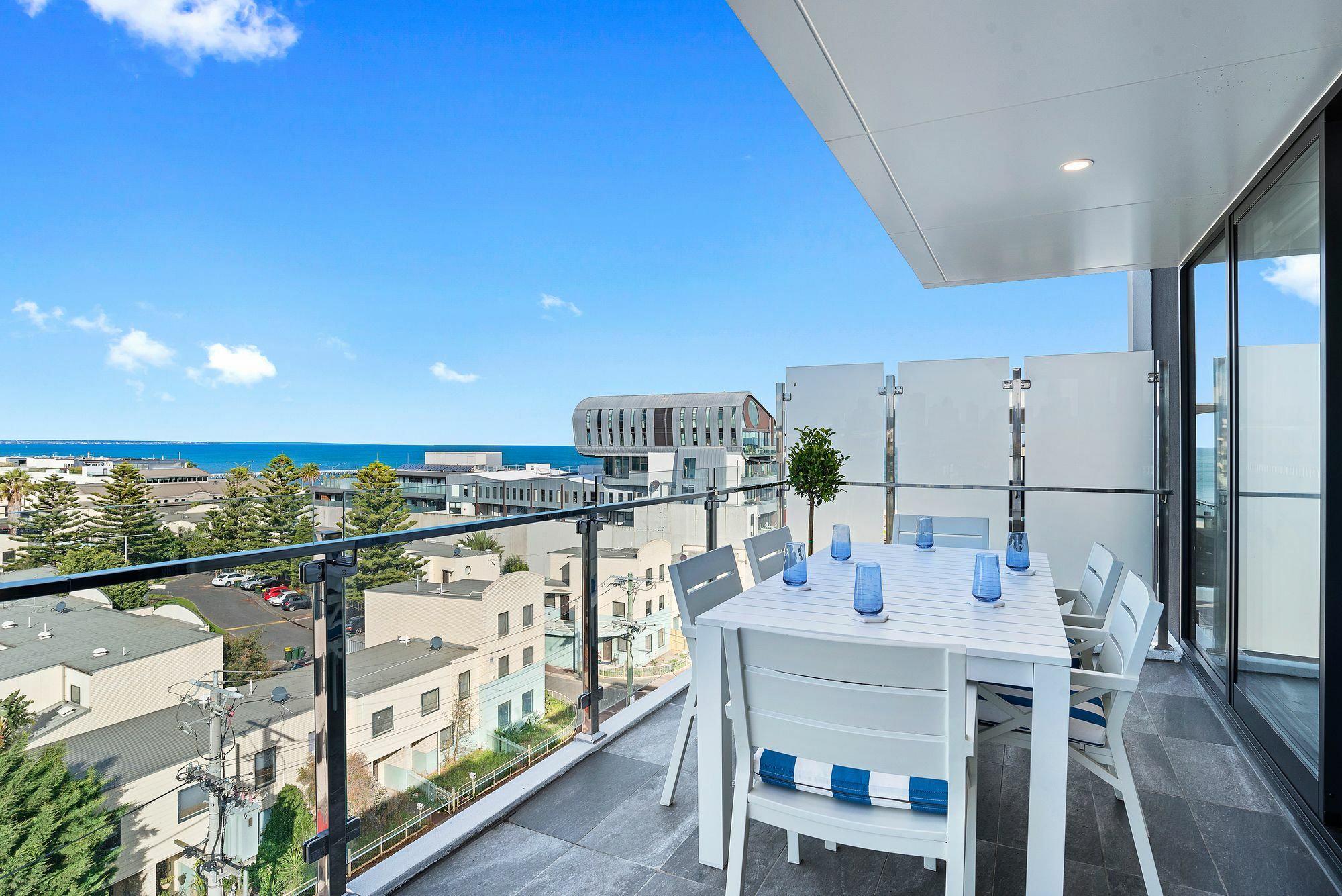 The Hamptons - Port 4*