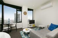 Apartment Fully Self Contained Modern 4505b