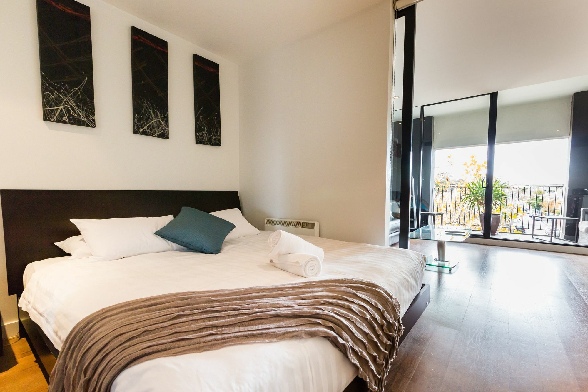 Cleo, 1bdr St Kilda Apartment
