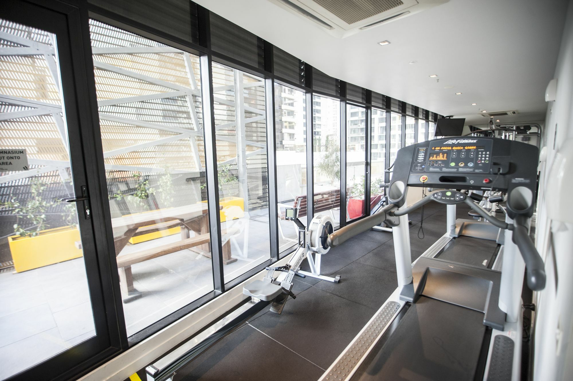 Southern Cross Serviced Aparthotel 4*