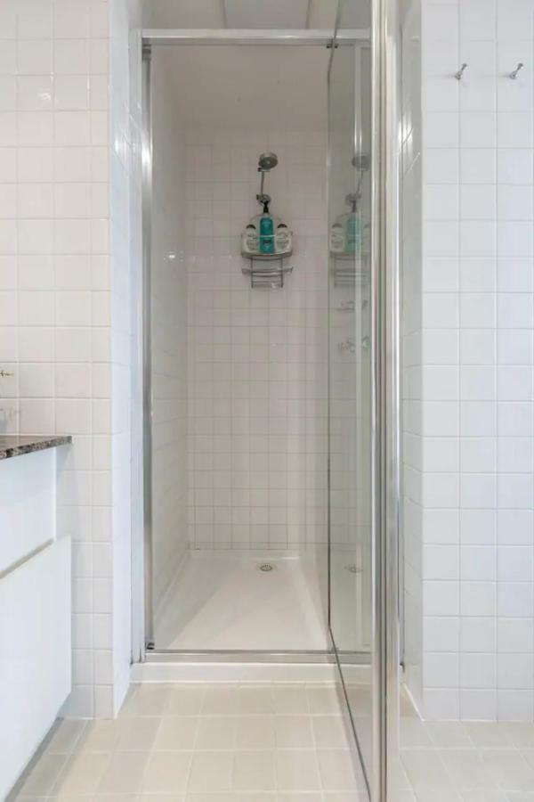 Sophisticated Art Deco In Heritage Building Near Crown Casino Apartment