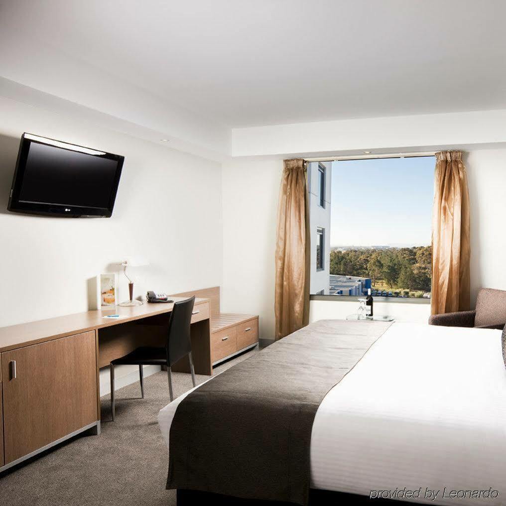 Mantra Airport 4*
