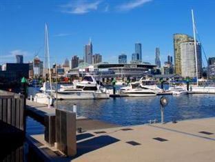 Aparthotel Docklands Prestige 4*