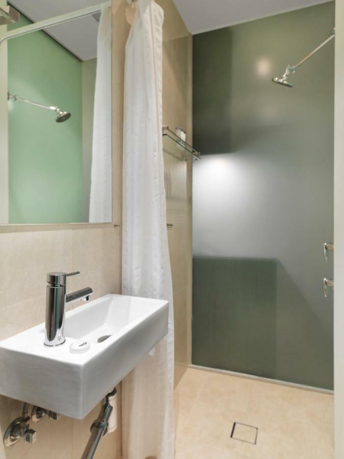 Apartment @ 480 Collins *