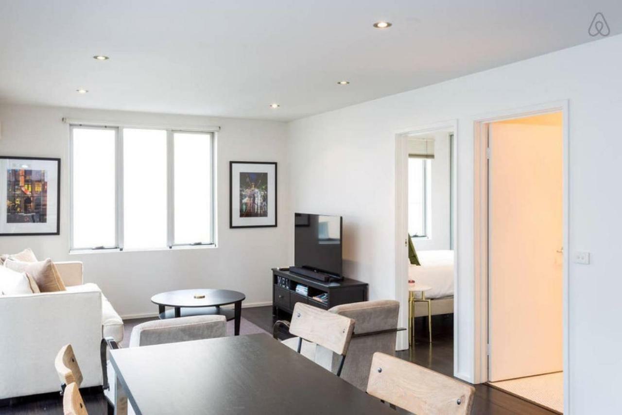 Penthouse At Graffiti Laneways & Restaurants Apartment