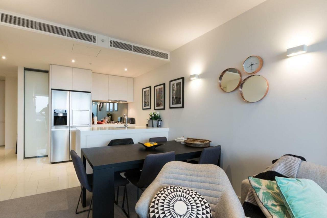 Apartment Laurent Balcony Views Steps From Laneway Vibes Melbourne