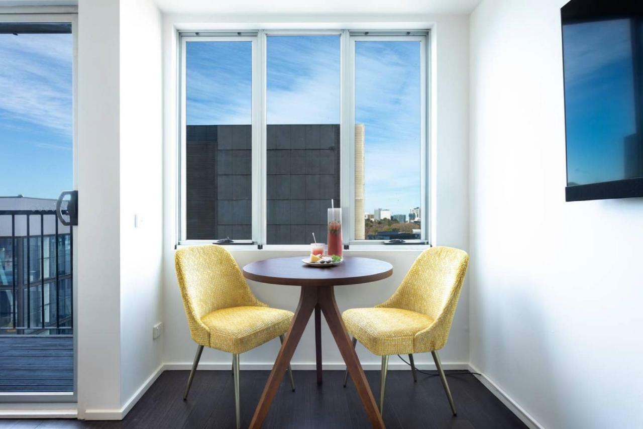 Apartment Oliver Stylish Views Near Graffiti Laneways *