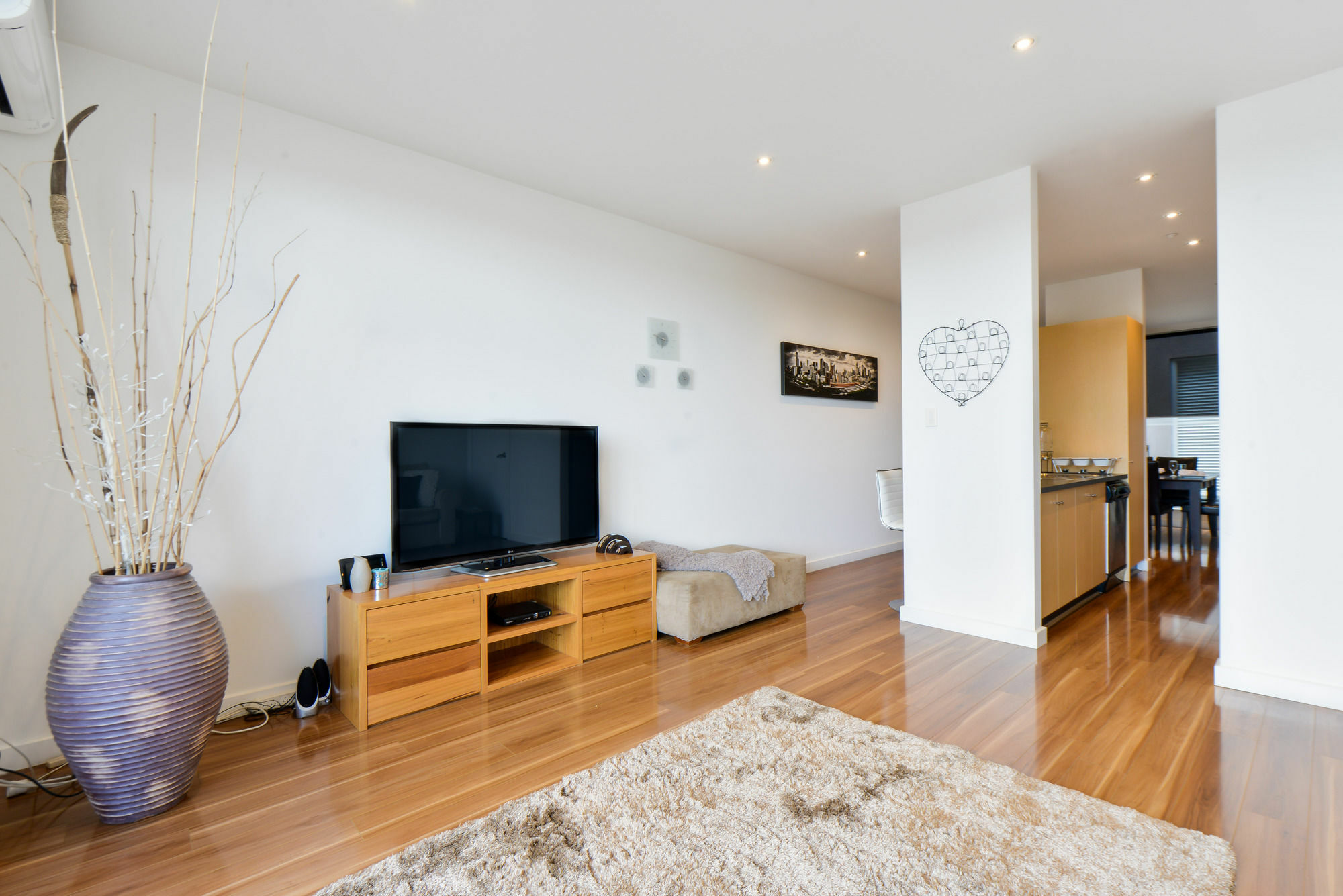 Urbanminder @ Montague Apartment *