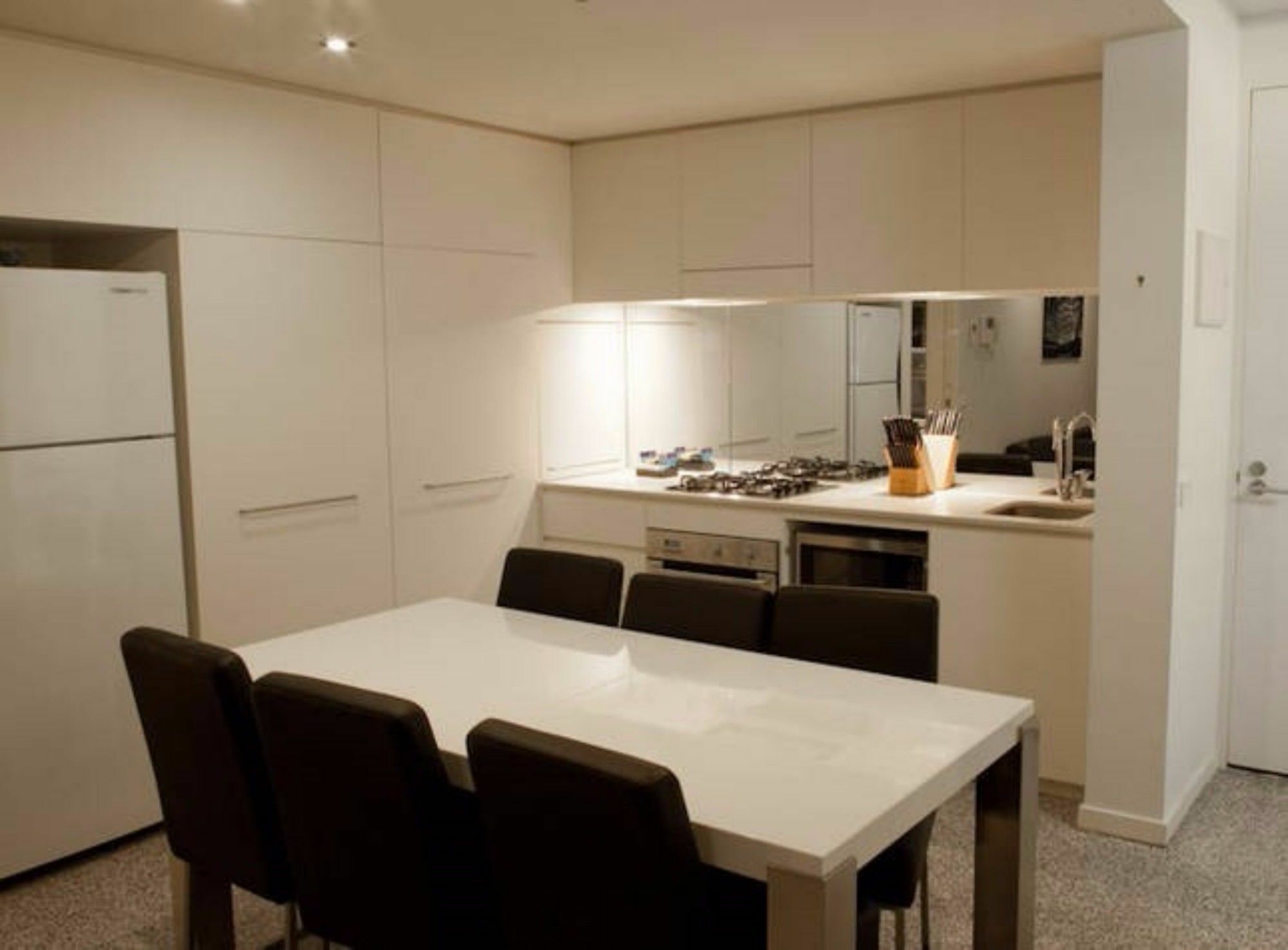 At Mccrae Docklands Apartment *