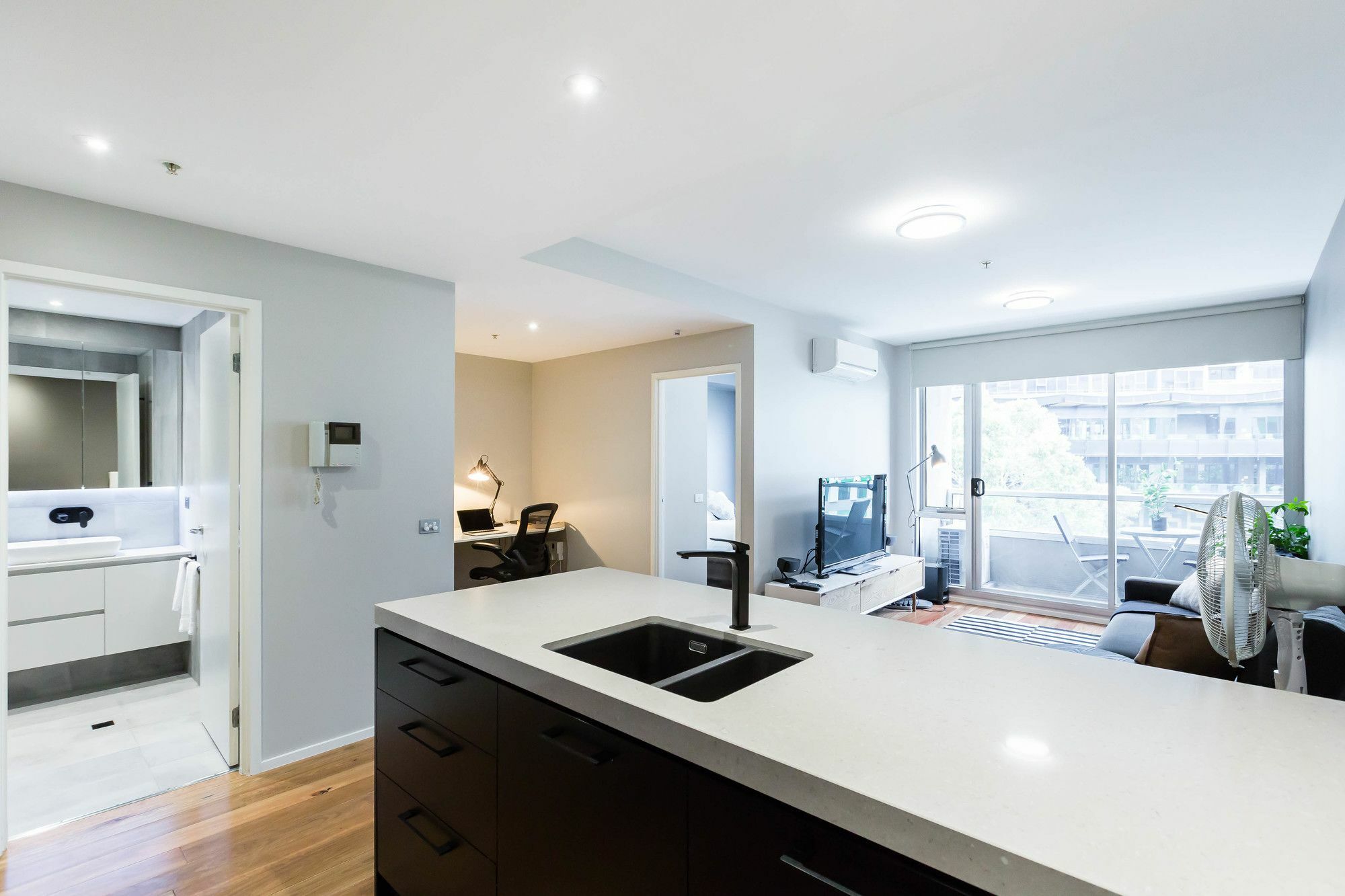 Sandra, 1bdr Carlton Apartment *