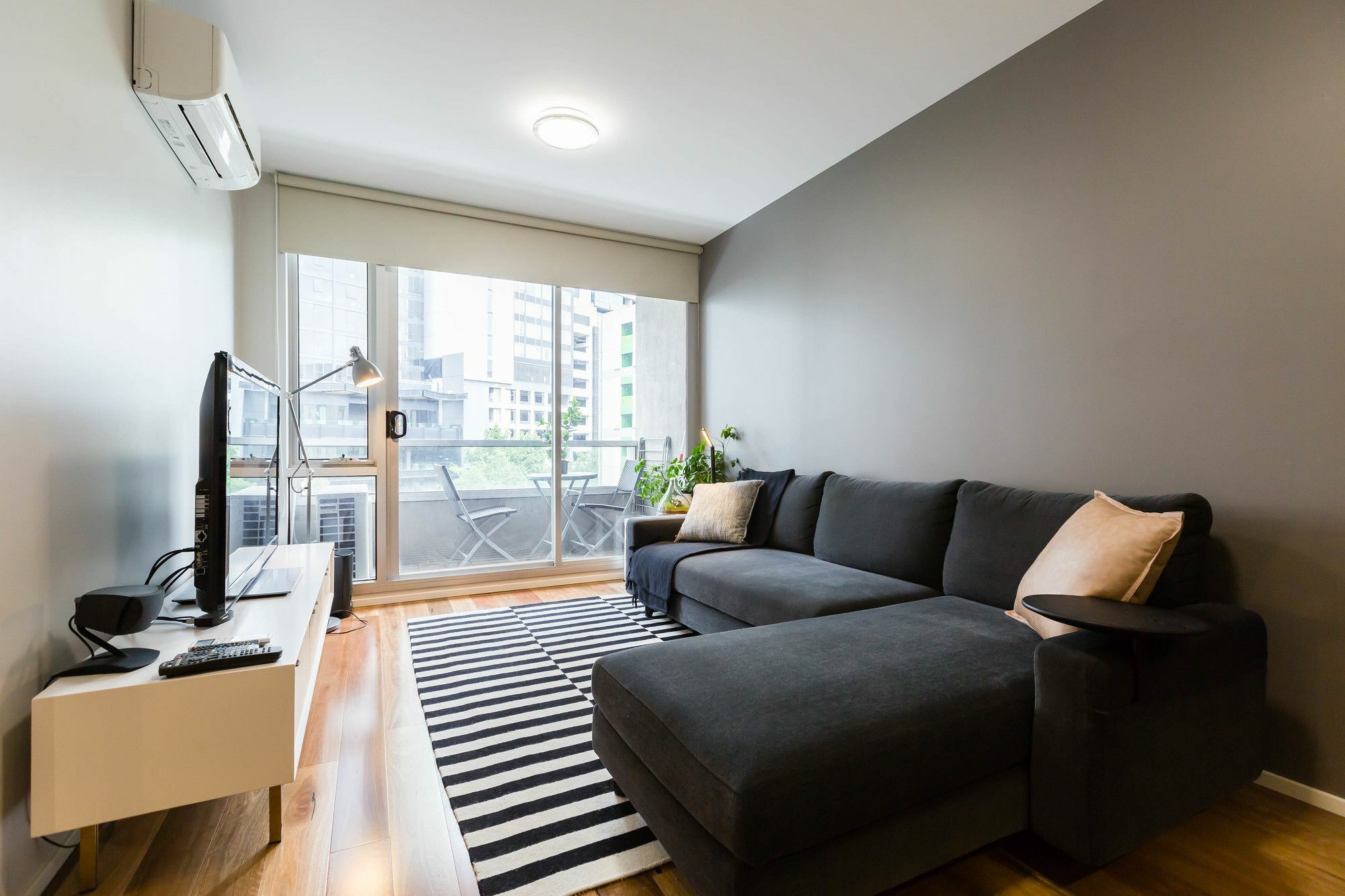 Sandra, 1bdr Carlton Melbourne
