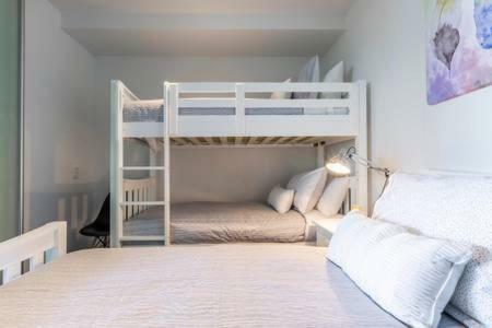 Apartment Fantastic Views, 2 B/r, 2 Bath With All New Furniture *