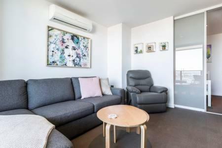 Apartment Fantastic Views, 2 B/r, 2 Bath With All New Furniture *