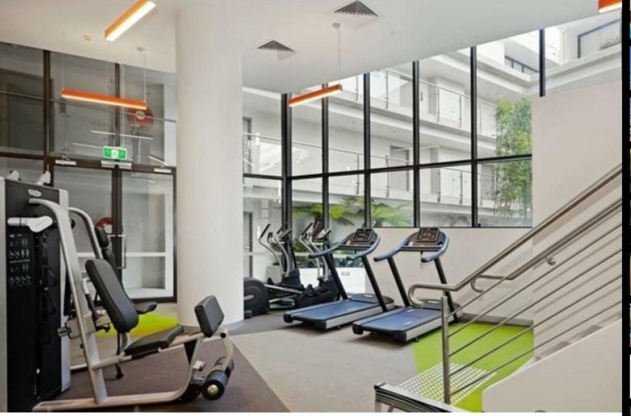 3 Saint Kilda Road *