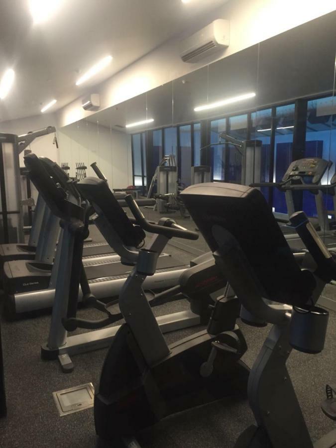 Apartment Large 2b2b Near Southern Cross Freeparking Gym Pool Melbourne