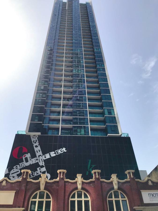 Large 2b2b Near Southern Cross Freeparking Gym Pool Apartment