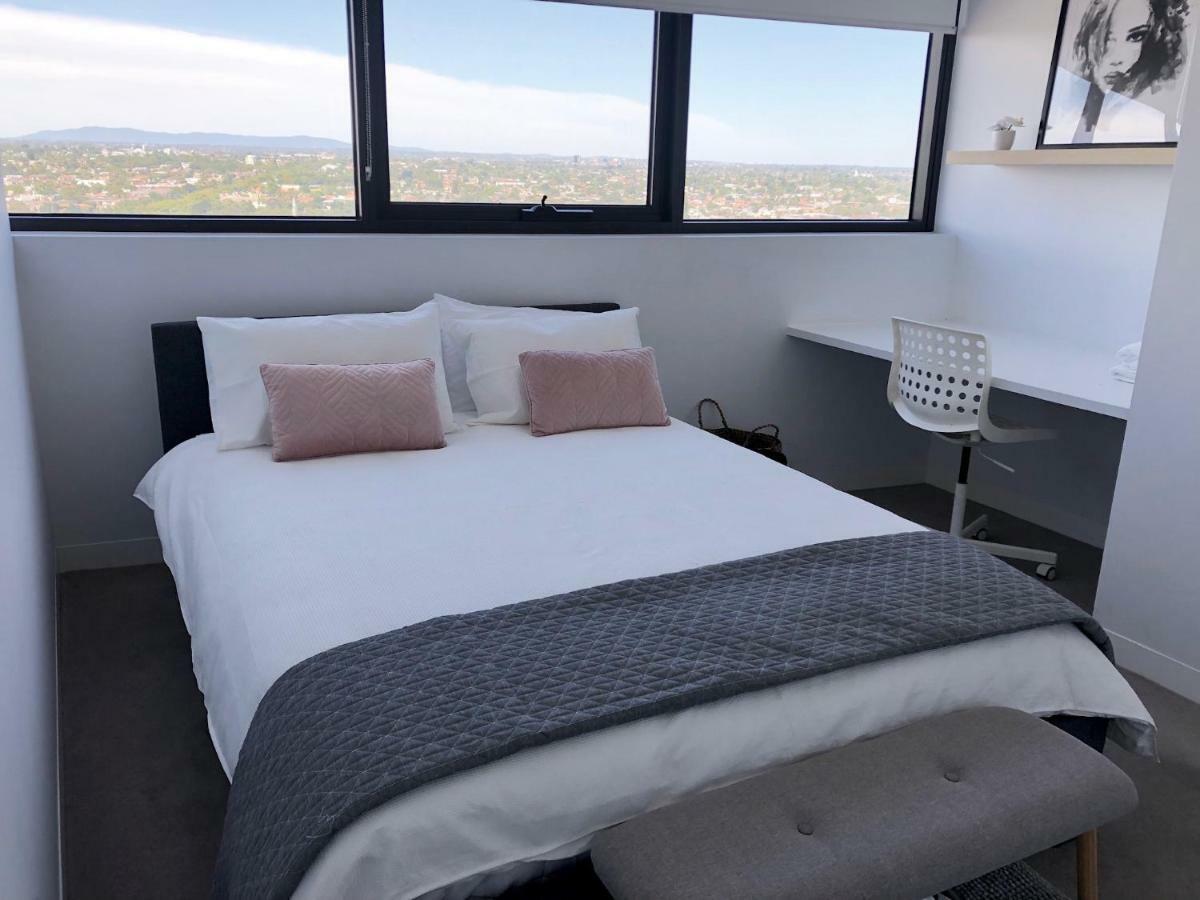 3 Saint Kilda Road * Melbourne