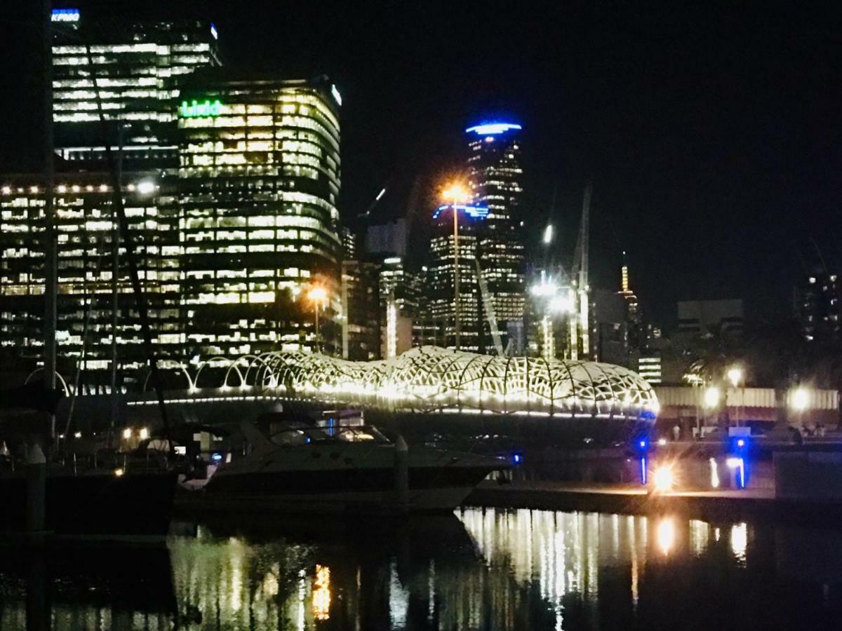 Luxury On The Water * Melbourne
