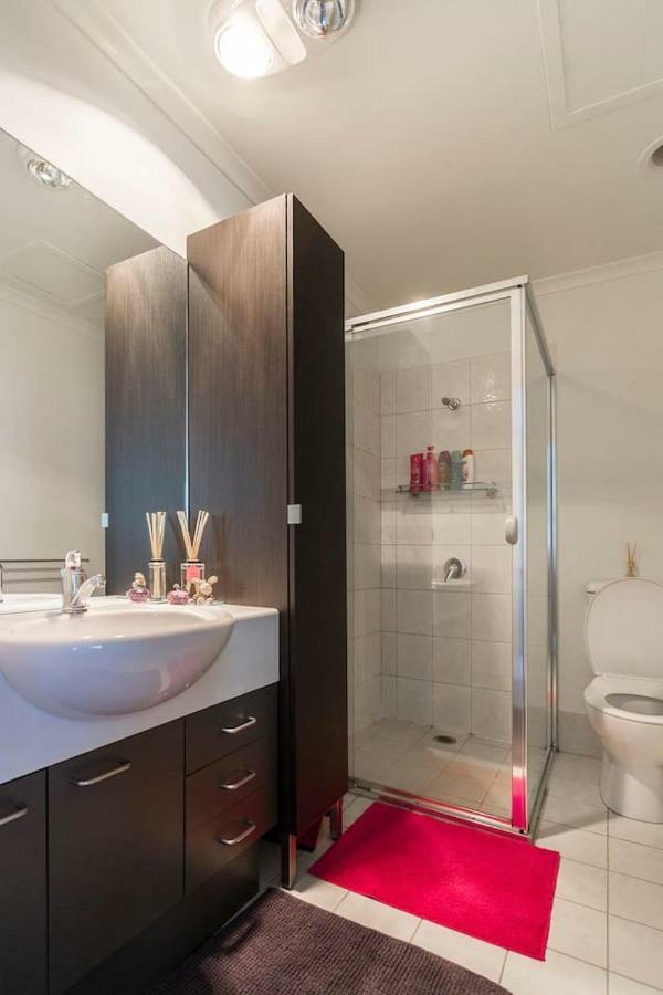 Cbd Fully Furnished 2 Bedroom With Balcony *