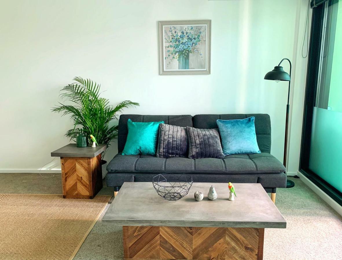 Apartment Large 2b2b Near Southern Cross Freeparking Gym Pool Melbourne