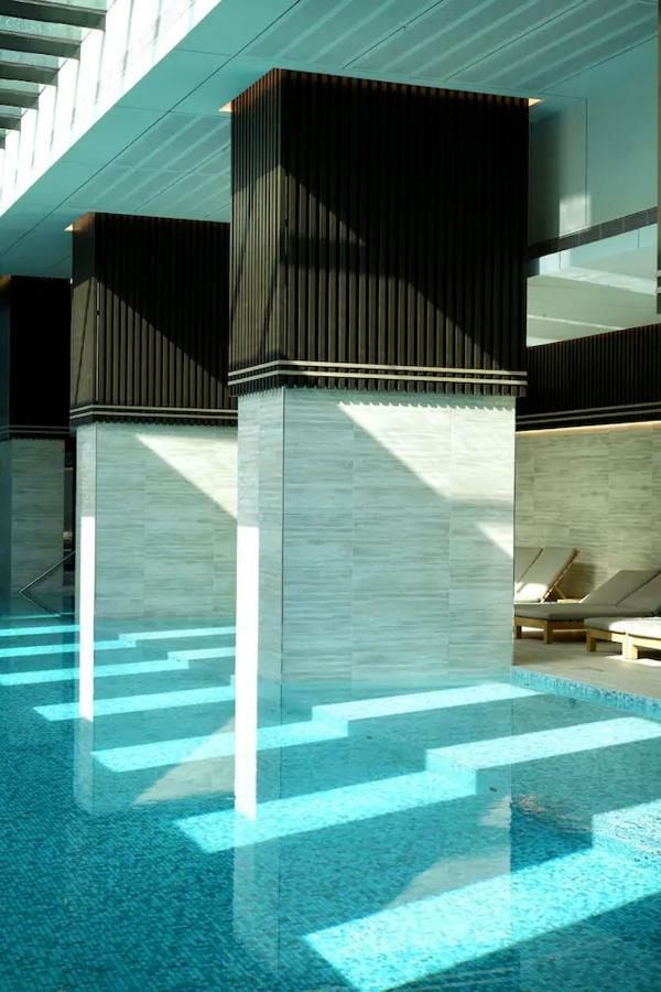 Level64-cbd Tallest Residential Building-sea View Apartment