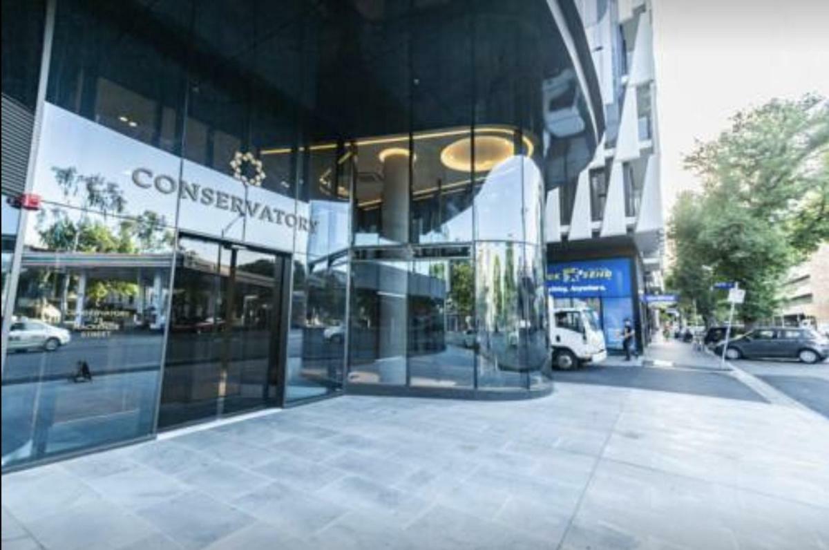Apartment Conservatory Apt In The Heart Of Cbd With Pool And Gym Melbourne