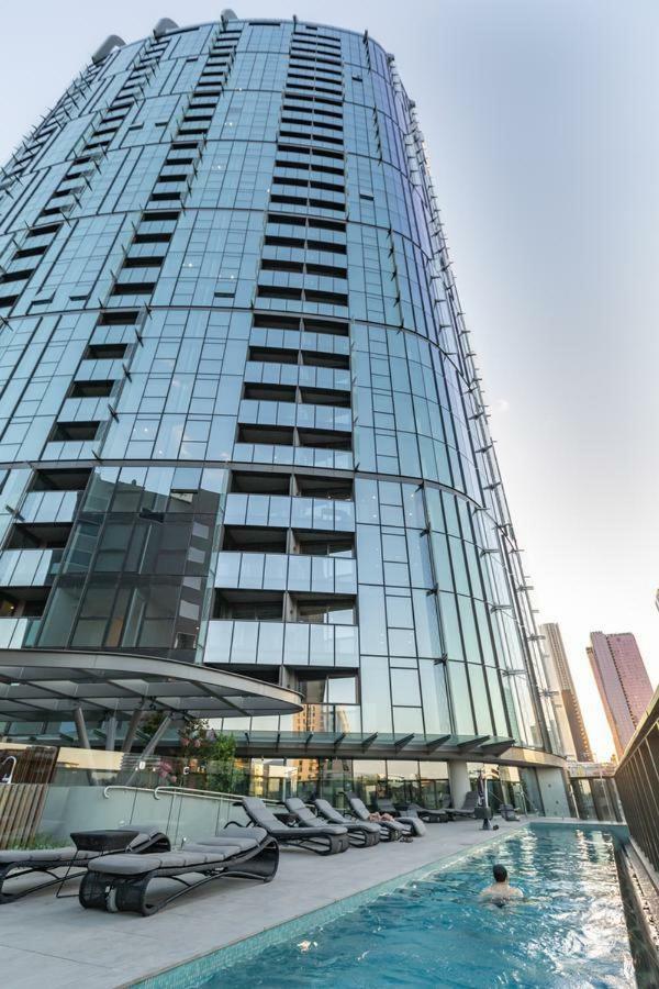 Apartment Conservatory Apt In The Heart Of Cbd With Pool And Gym *
