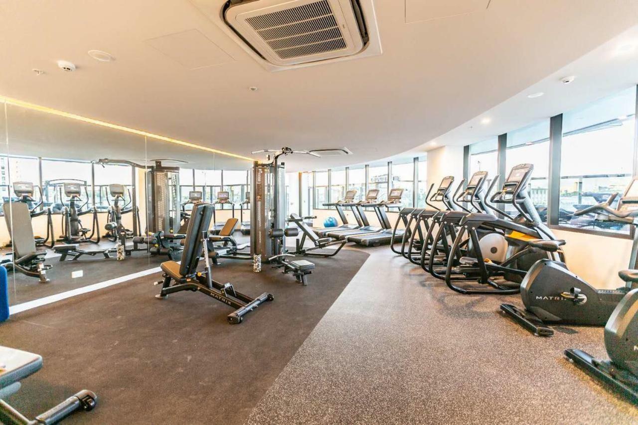 Apartment Conservatory Apt In The Heart Of Cbd With Pool And Gym Melbourne