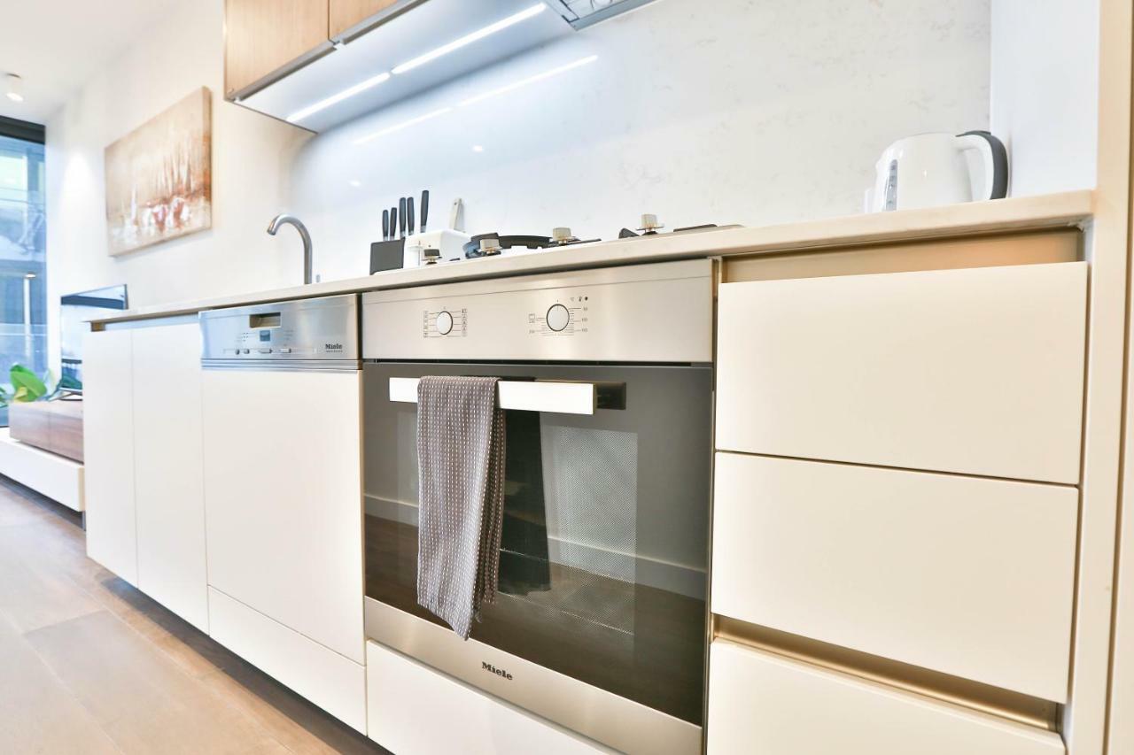 Conservatory Apt In The Heart Of Cbd With Pool And Gym Apartment