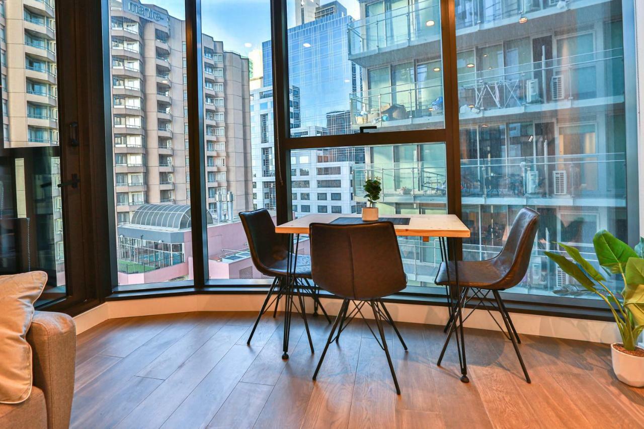 Conservatory Apt In The Heart Of Cbd With Pool And Gym * Melbourne