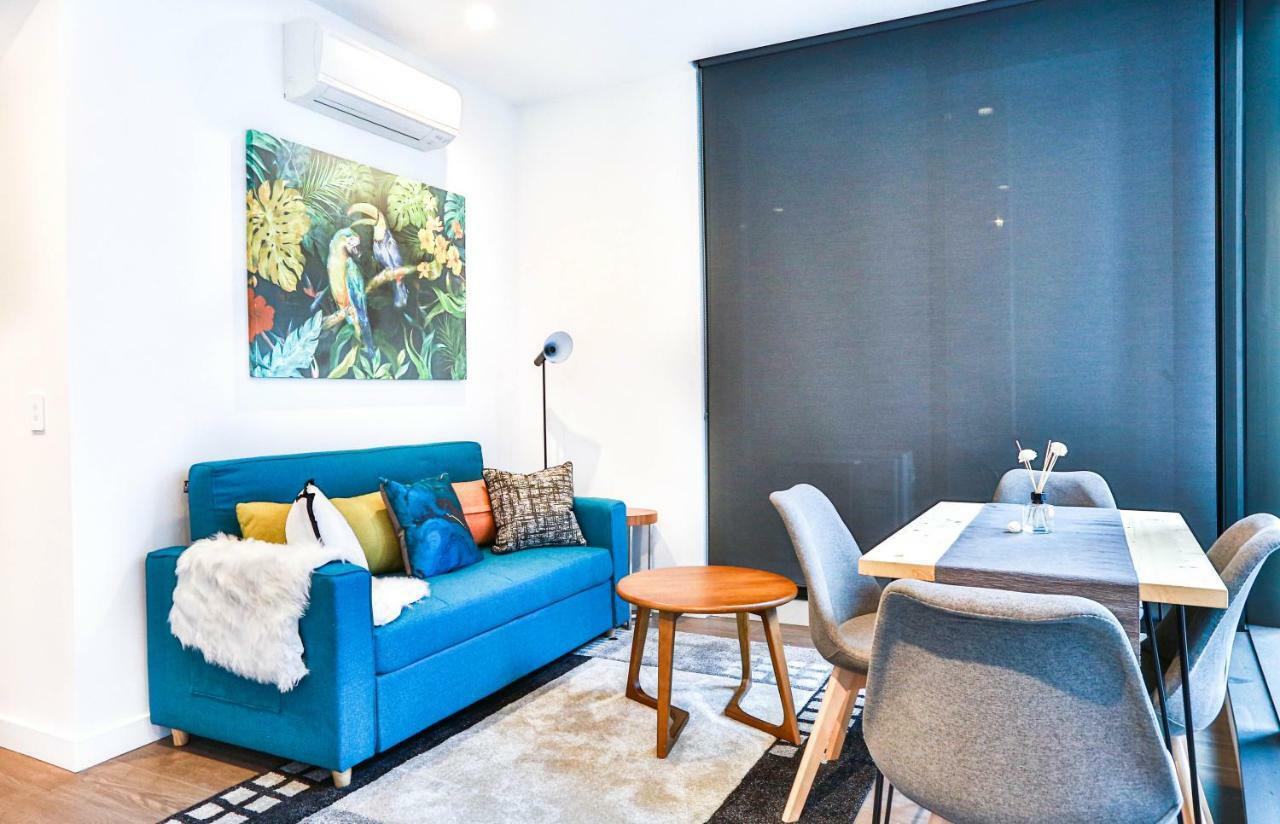 Conservatory Apt In The Heart Of Cbd With Pool And Gym Apartment
