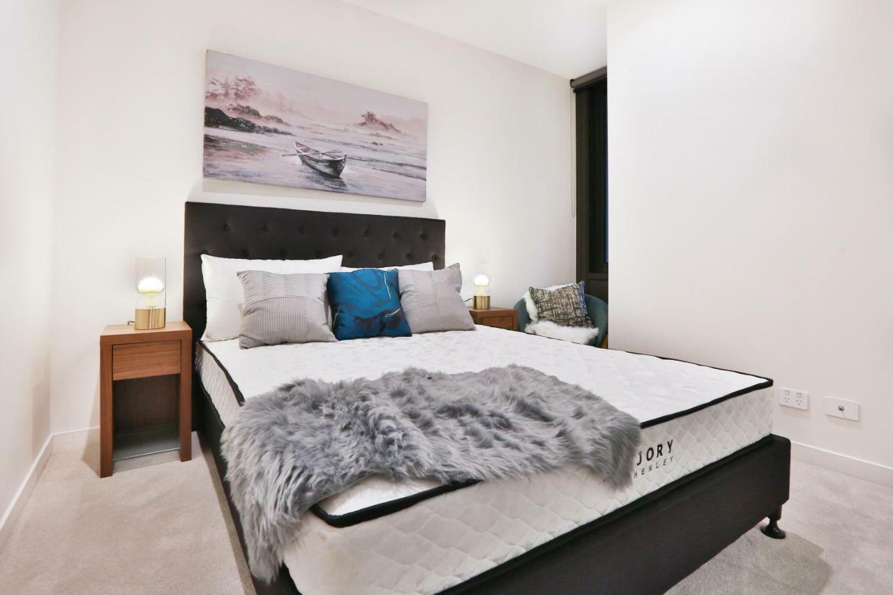 Apartment Conservatory Apt In The Heart Of Cbd With Pool And Gym