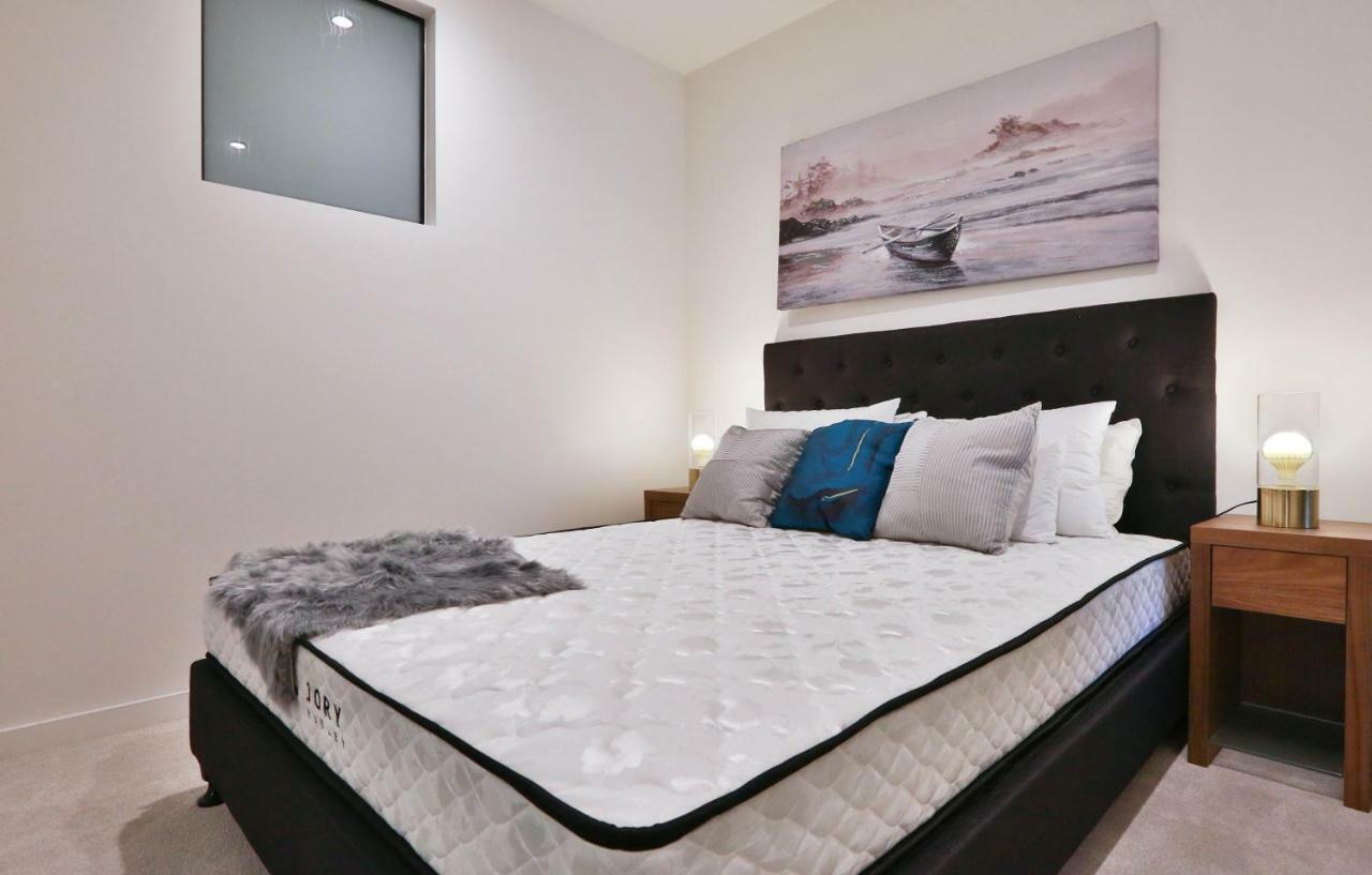 Apartment Conservatory Apt In The Heart Of Cbd With Pool And Gym *