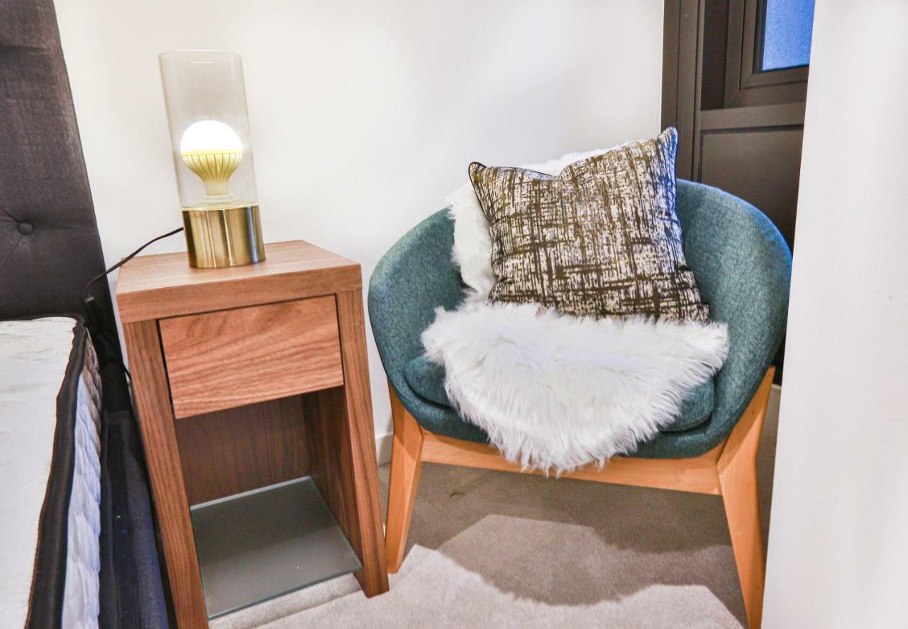 Conservatory Apt In The Heart Of Cbd With Pool And Gym Apartment *