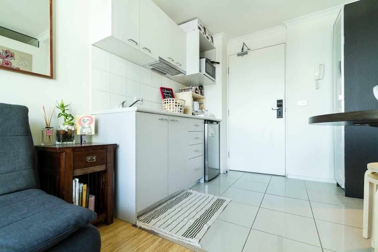 Cbd Fully Furnished 2 Bedroom With Balcony
