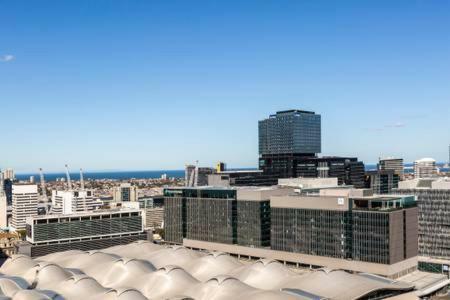 Fantastic Views, 2 B/r, 2 Bath With All New Furniture Melbourne