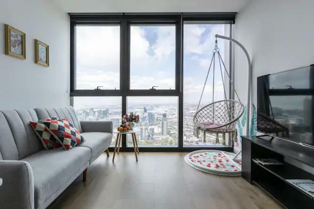 Level64-cbd Tallest Residential Building-sea View Apartment
