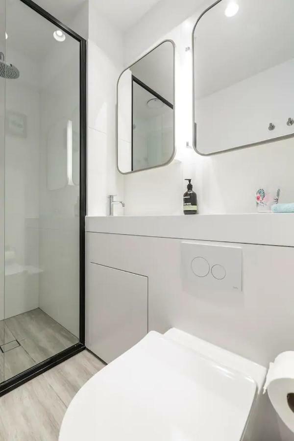 Level64-cbd Tallest Residential Building-sea View Apartment Melbourne