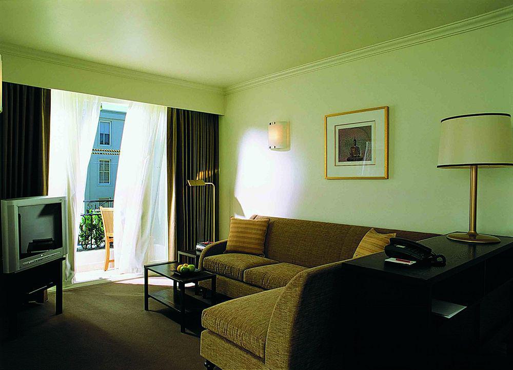 Hotel The Lyall 5*